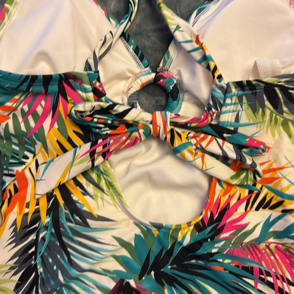 Shade and Shore Tropical Print One-Piece Swimsuit Size Medium - Picture 5 of 9